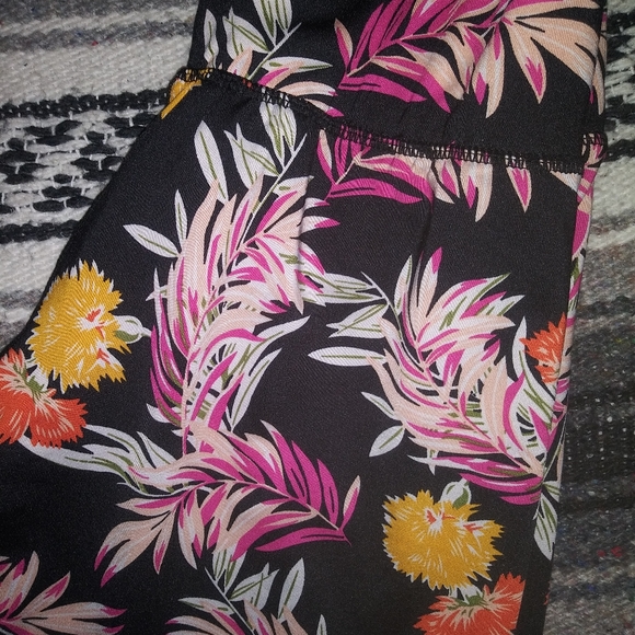 MINKPINK | "MOVE" Floral Leggings Size Medium - Picture 2 of 5